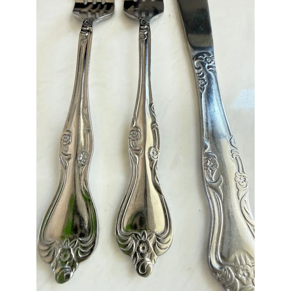 Oneida Azalea Flatware Set 2 Dinner Forks 1 Knife‎ Stainless Silverware